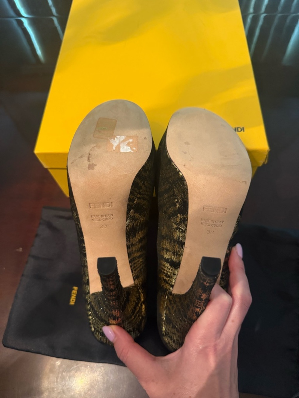 Fendi Spuntata Bow Pump - Picture 3 of 4